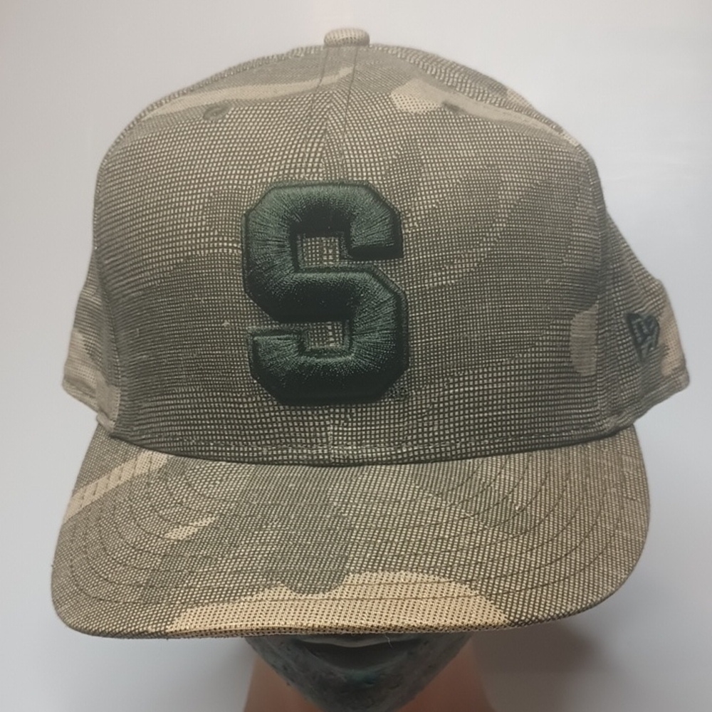 New Era Michigan State Camouflage Fitted Hat Size 7 3/4.